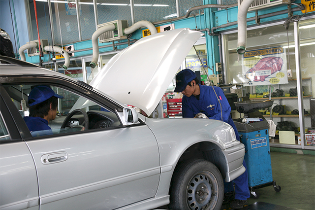 車のバッテリー上がりの原因や対策について教えてください