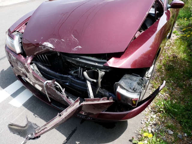 事故車の修理費用の目安は 事例を踏まえて解説します